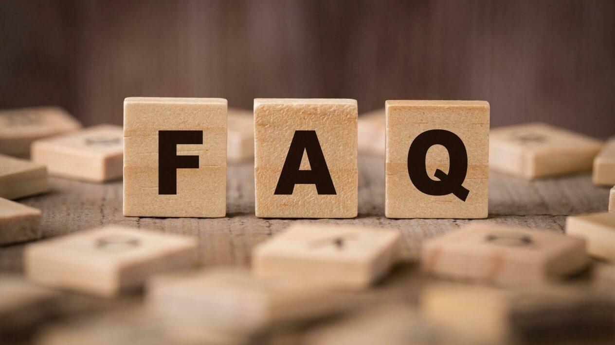 FAQ aus hölzernen Buchstaben